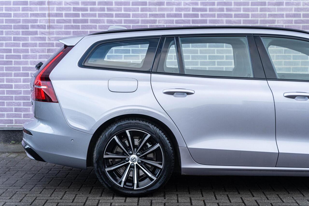 Volvo V60 T6 Plug-in hybrid AWD Plus Dark | Trekhaak | Harman Kardon | 360º Camera | Verwarmbare voorruit | Stoel- / Stuurverwarming Voor + Achter | Adaptive Cruise | BLIS | Verwarmbare voorruit | Power seats