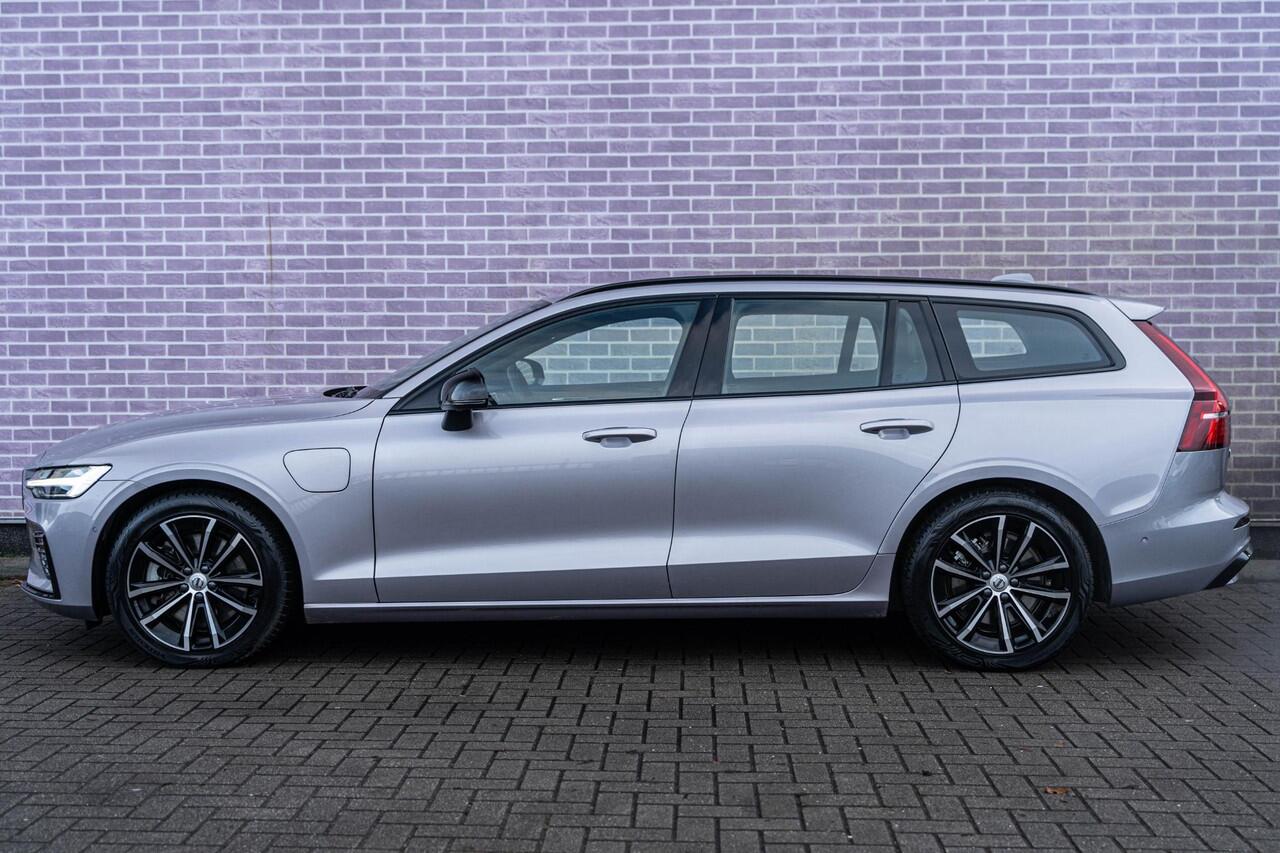 Volvo V60 T6 Plug-in hybrid AWD Plus Dark | Trekhaak | Harman Kardon | 360º Camera | Verwarmbare voorruit | Stoel- / Stuurverwarming Voor + Achter | Adaptive Cruise | BLIS | Verwarmbare voorruit | Power seats