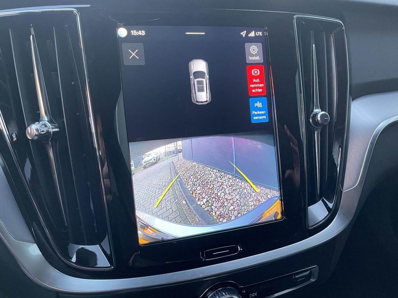 Volvo V60 T6 Plug-in hybrid AWD Essential Edition | Verwarmbare voorstoelen en stuurwiel | Adaptive Cruise Control | BLIS | Google Navigatie | Apple Carplay | Parkeercamera |