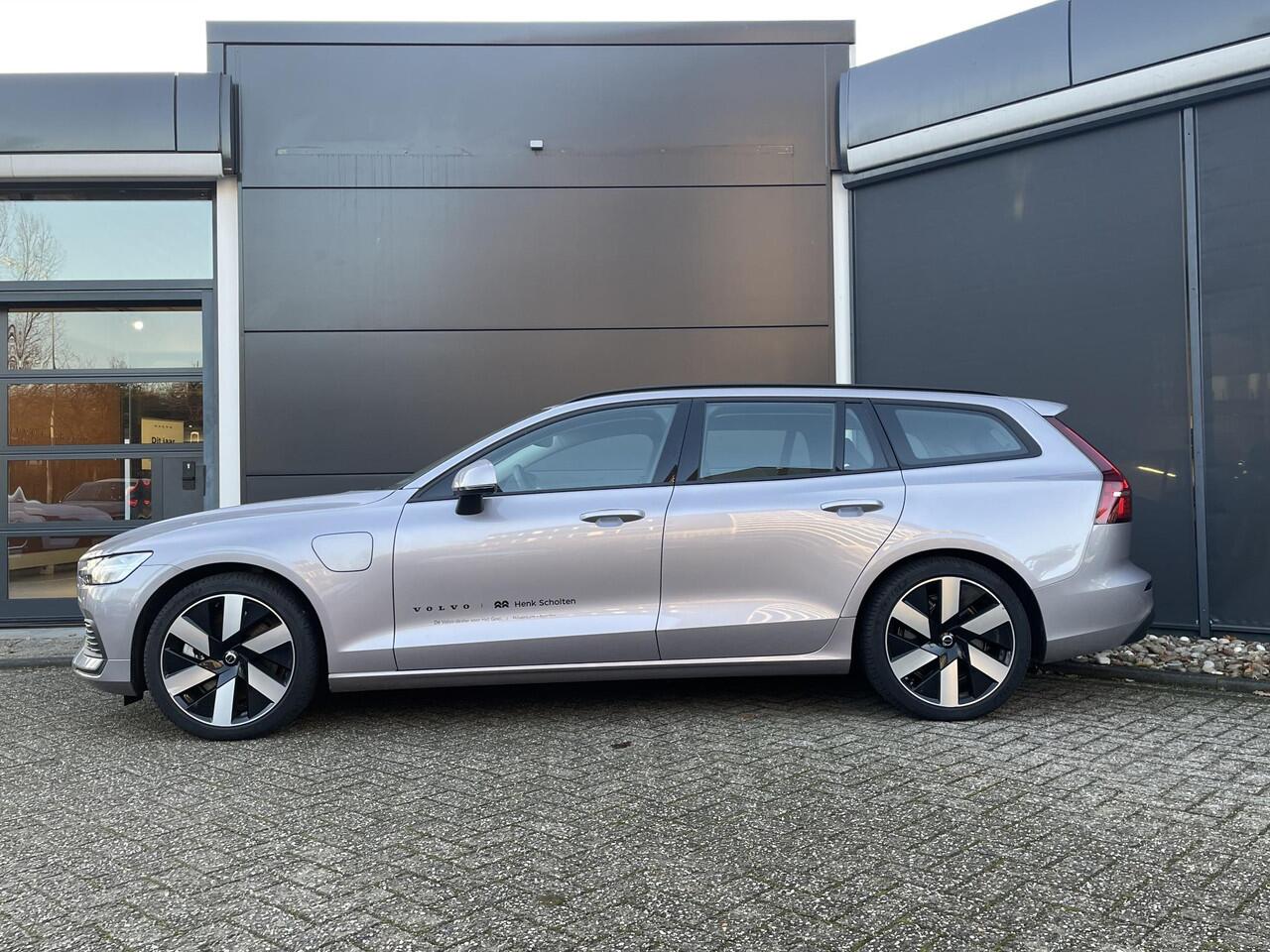 Volvo V60 T6 Plug-in hybrid AWD Essential Edition | Verwarmbare voorstoelen en stuurwiel | Adaptive Cruise Control | BLIS | Google Navigatie | Apple Carplay | Parkeercamera |