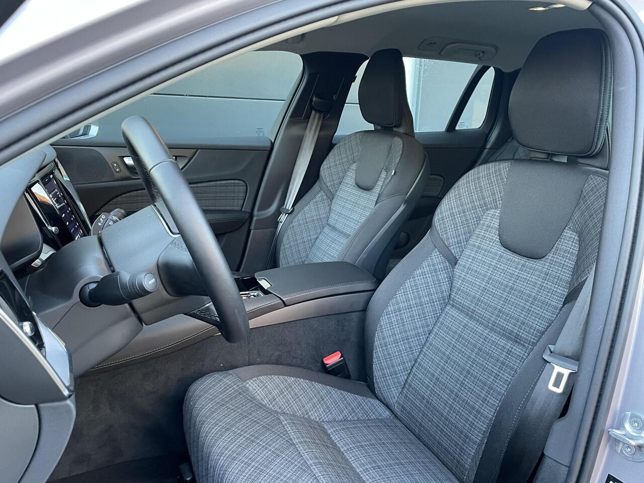 Volvo V60 T6 Plug-in hybrid AWD Essential Edition | Verwarmbare voorstoelen en stuurwiel | Adaptive Cruise Control | BLIS | Google Navigatie | Apple Carplay | Parkeercamera |