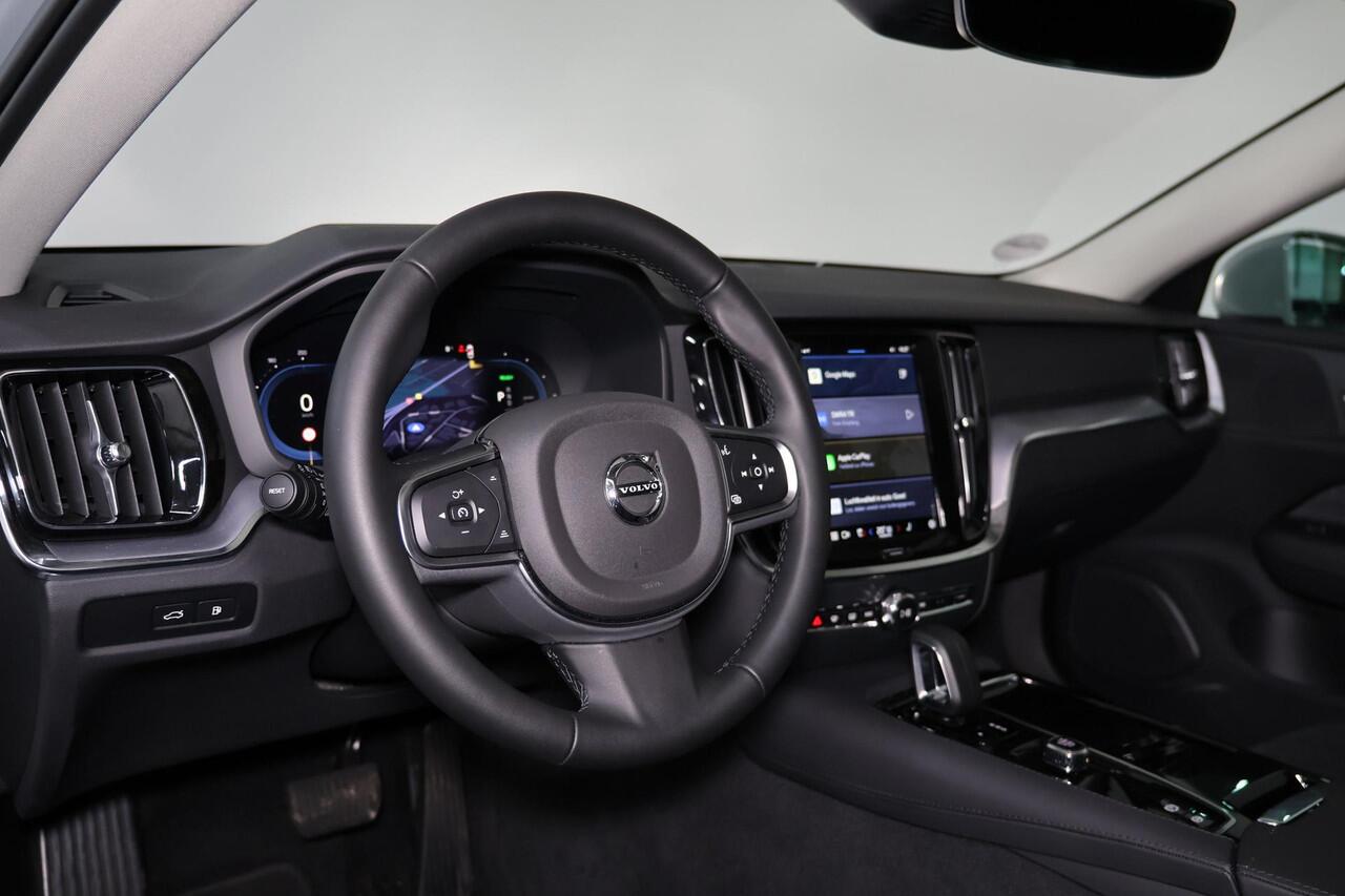 Volvo V60 T6 Recharge AWD Core - Parkeercamera achter - Verwarmde voorstoelen, stuur & achterbank - Parkeersensoren voor & achter - Cruise control - Extra getint glas - 18' LMV