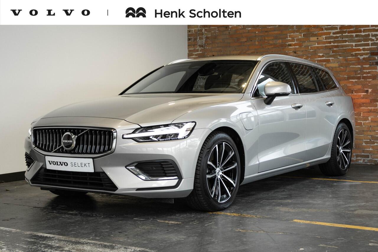 Volvo V60 T6 Plug-in hybrid AWD Essential Bright | Stoelverwarming | Adaptive Cruise Control | BLIS | Parkeersensoren voor + achter | Stoelverwarming | Stuurwielverwarming | Parkeercamera | Google Infotainment | Electrische wegklapbare Trekhaak