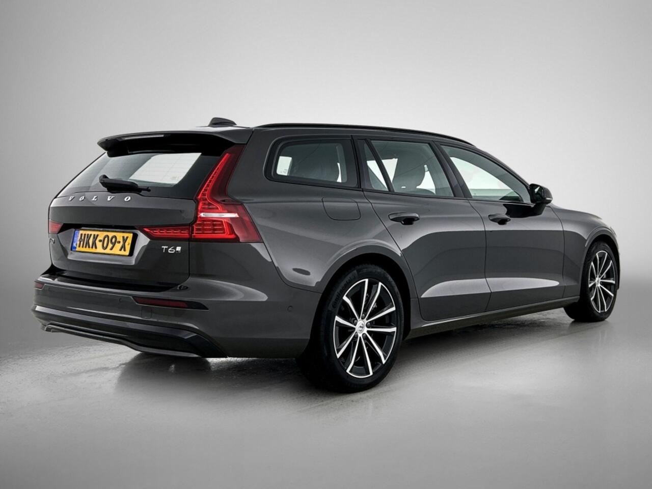 Volvo V60 T6 + Dark | Trekhaak | Sport interieur | Pilot Assist | BLIS |