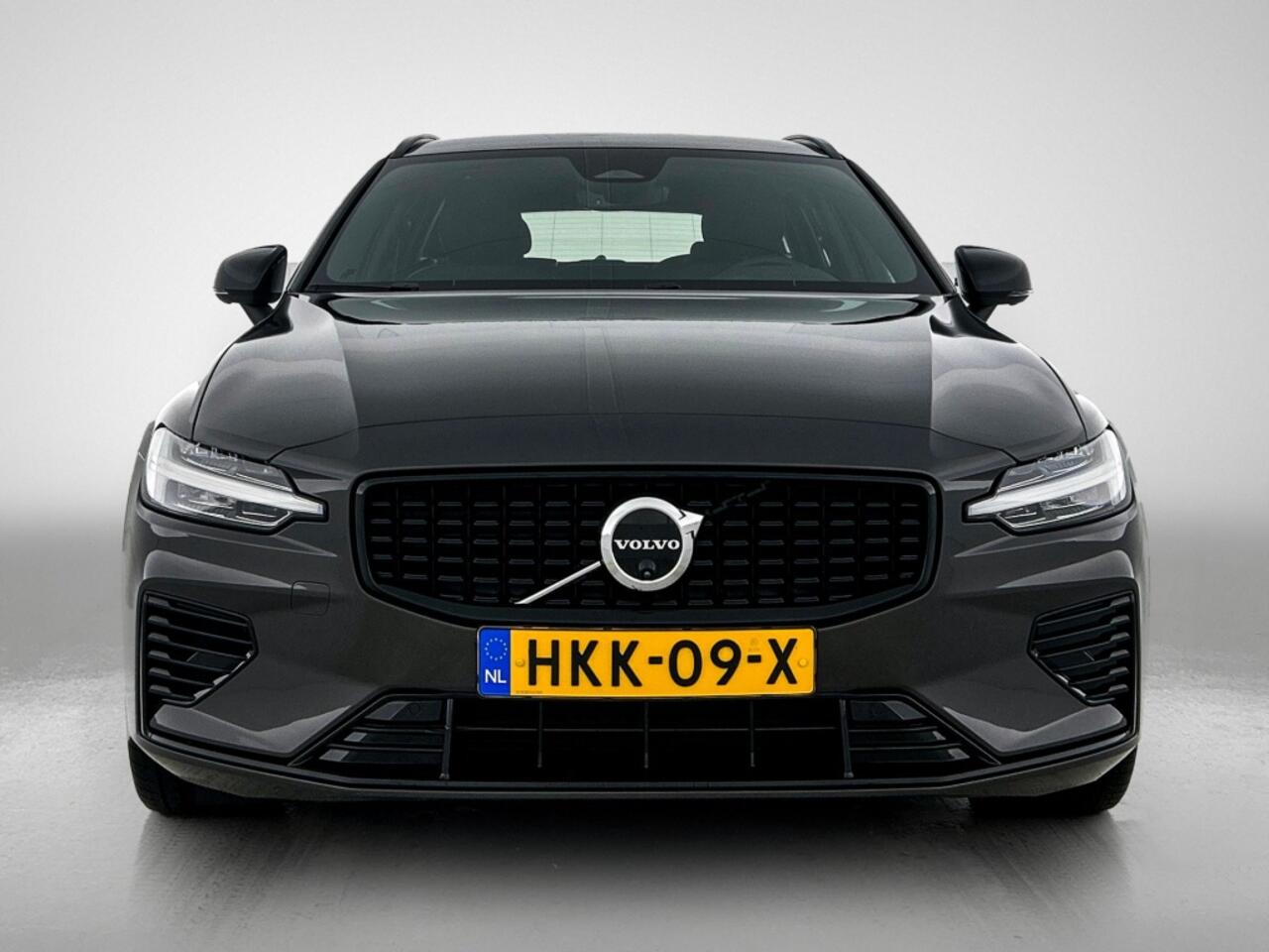 Volvo V60 T6 + Dark | Trekhaak | Sport interieur | Pilot Assist | BLIS |