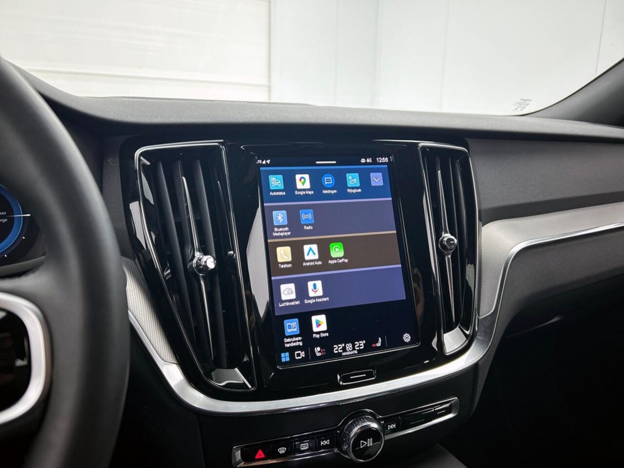 Volvo V60 T6 + Dark | Trekhaak | Sport interieur | Pilot Assist | BLIS |