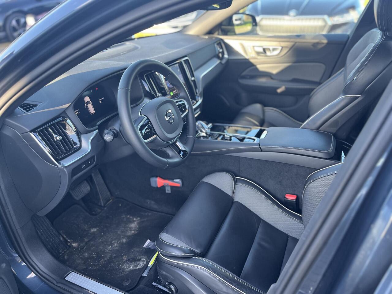 Volvo V60 T6 Plug-in hybrid AWD Plus Dark | Harman / Kardon | Memoryseats | 360 Graden Camera |