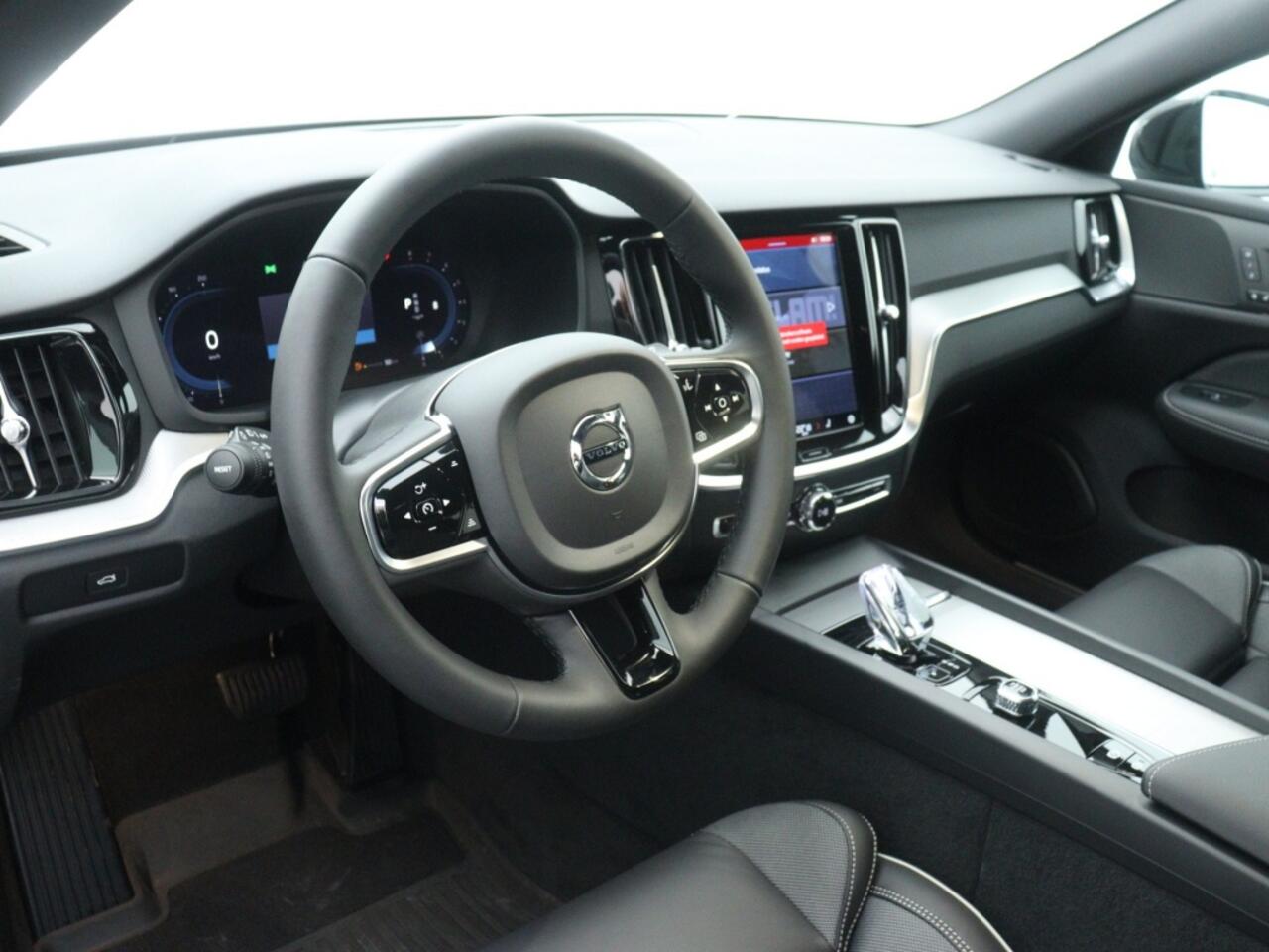Volvo V60 2.0 B3 Plus Dark | Sportstoelen | Zwarte hemel | Camera