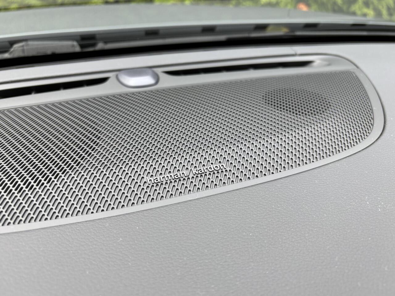 Volvo V60 T6 Plug-in hybrid AWD Ultra Dark 360 Camera | Geventileerd leer | BLIS | Pilost Assist | RIJDENDE DEMO