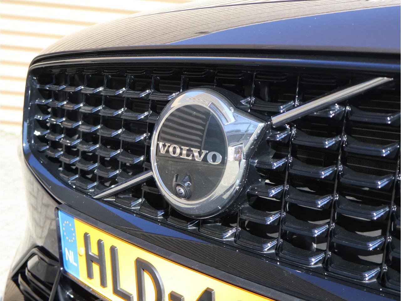 Volvo V60 T6 Plug-in hybrid AWD Plus Dark | Trekhaak | 360 camera | Harman Kardon