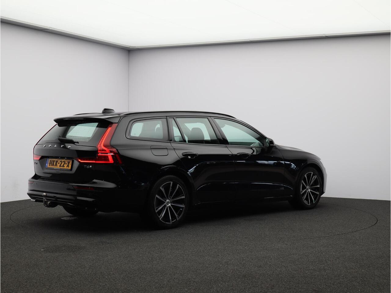 Volvo V60 2.0 T6 Plug-in hybrid AWD Plus Dark / Trekhaak / 360 Camera / Harman Kardon / Elektrische Stoelen / Stoel+Stuurverwarming / Pilot Assist / BLIS / Keyless