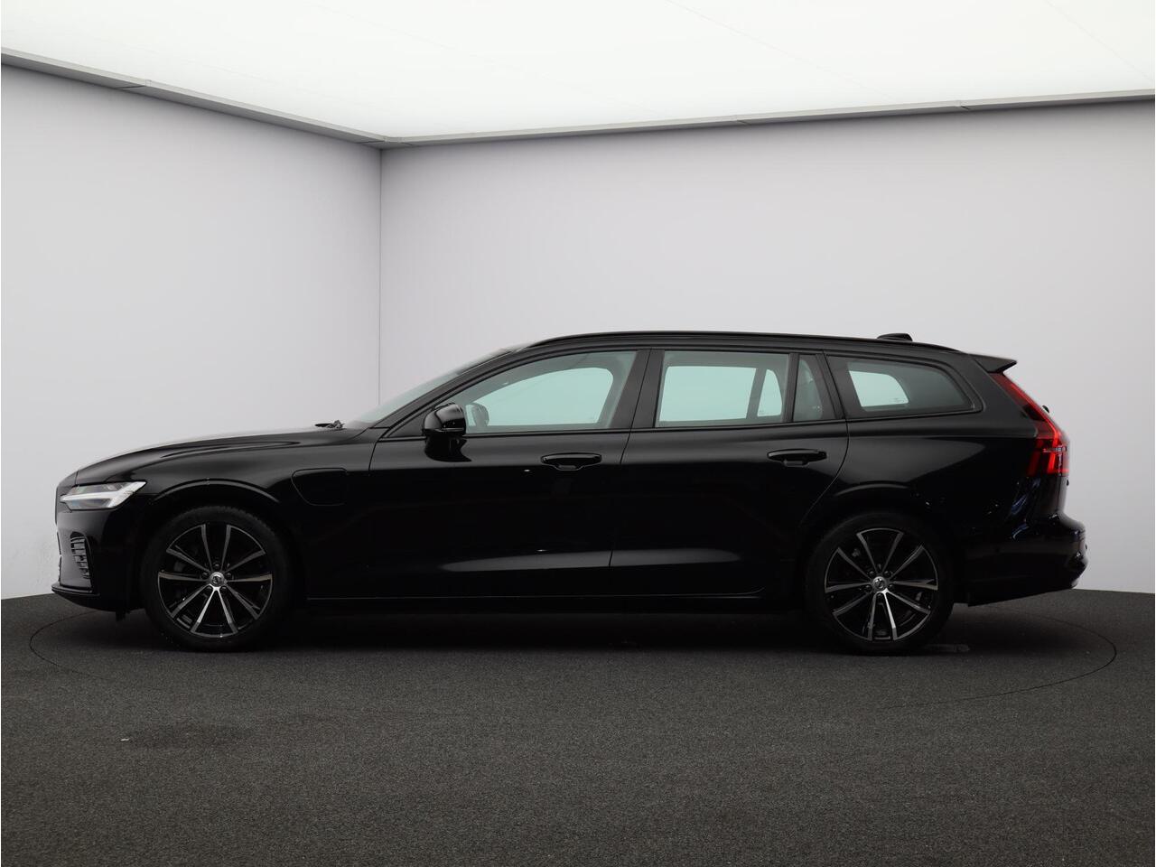 Volvo V60 2.0 T6 Plug-in hybrid AWD Plus Dark / Trekhaak / 360 Camera / Harman Kardon / Elektrische Stoelen / Stoel+Stuurverwarming / Pilot Assist / BLIS / Keyless