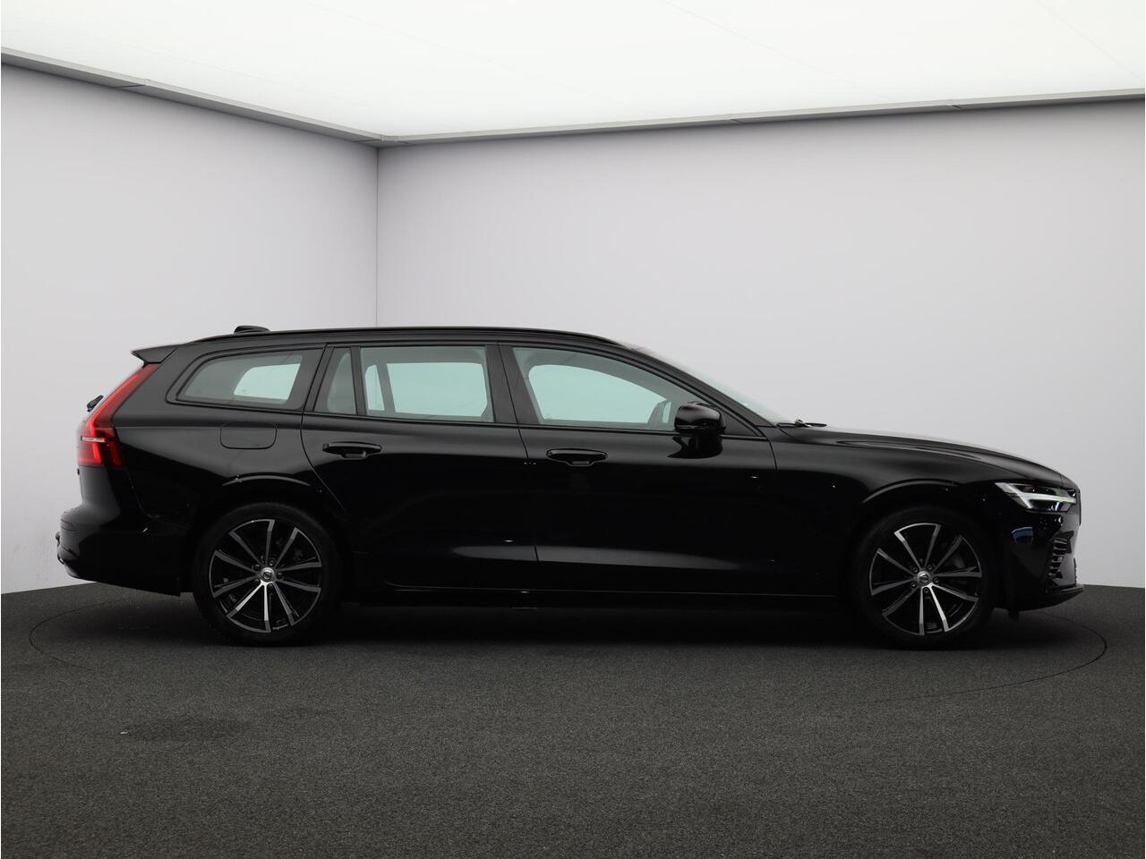 Volvo V60 2.0 T6 Plug-in hybrid AWD Plus Dark / Trekhaak / 360 Camera / Harman Kardon / Elektrische Stoelen / Stoel+Stuurverwarming / Pilot Assist / BLIS / Keyless