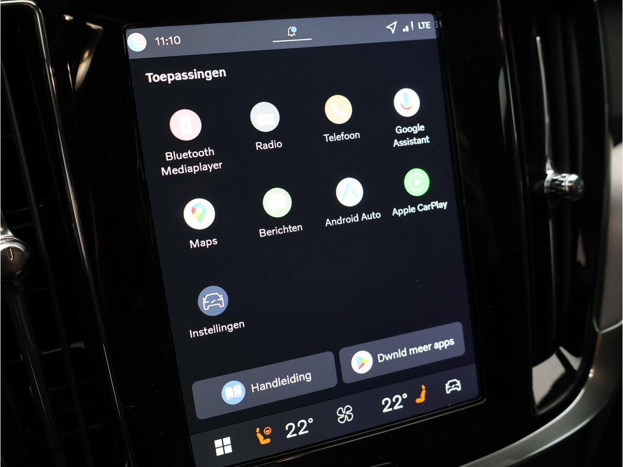 Volvo V60 B4 197PK Essential Edition / Adaptive Cruise / Climate Pack / BLIS / Pilot Assist / 18" Wielen / Park Assist Achter+Voor /