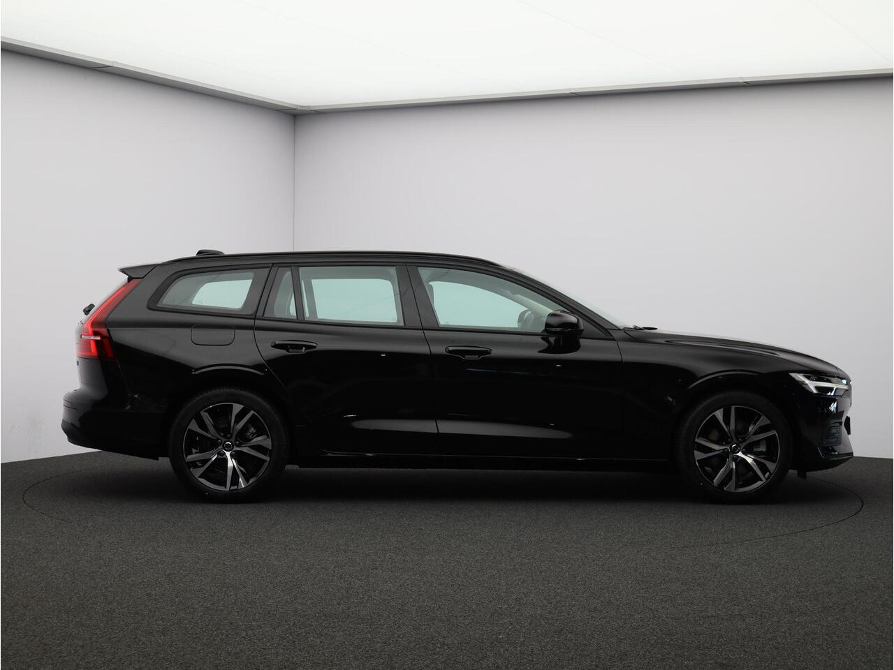 Volvo V60 B4 197PK Essential Edition / Adaptive Cruise / Climate Pack / BLIS / Pilot Assist / 18" Wielen / Park Assist Achter+Voor /