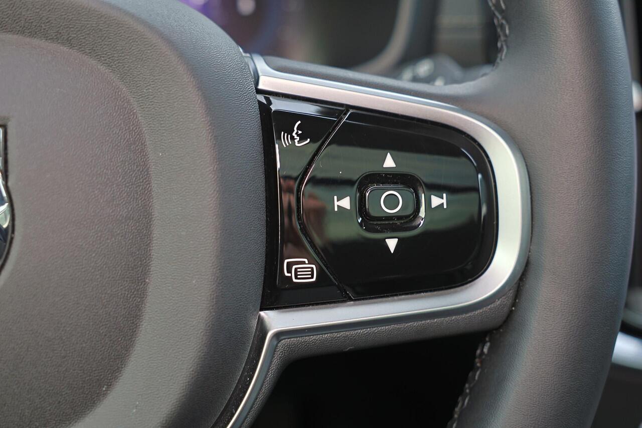 Volvo V60 B4 Ultra Dark - Panorama/schuifdak - IntelliSafe Assist & Surround - 360º Camera - Harman/Kardon audio - Verwarmde voorstoelen, stuur & achterbank - Parkeersensoren voor & achter - Elektr. bedienb. voorstoelen met geheugen - Head up display - Draadloze te