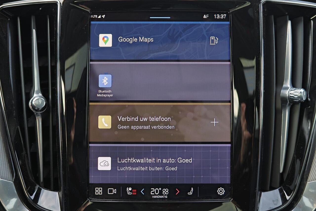 Volvo V60 B4 Ultra Dark - Panorama/schuifdak - IntelliSafe Assist & Surround - 360º Camera - Harman/Kardon audio - Verwarmde voorstoelen, stuur & achterbank - Parkeersensoren voor & achter - Elektr. bedienb. voorstoelen met geheugen - Head up display - Draadloze te