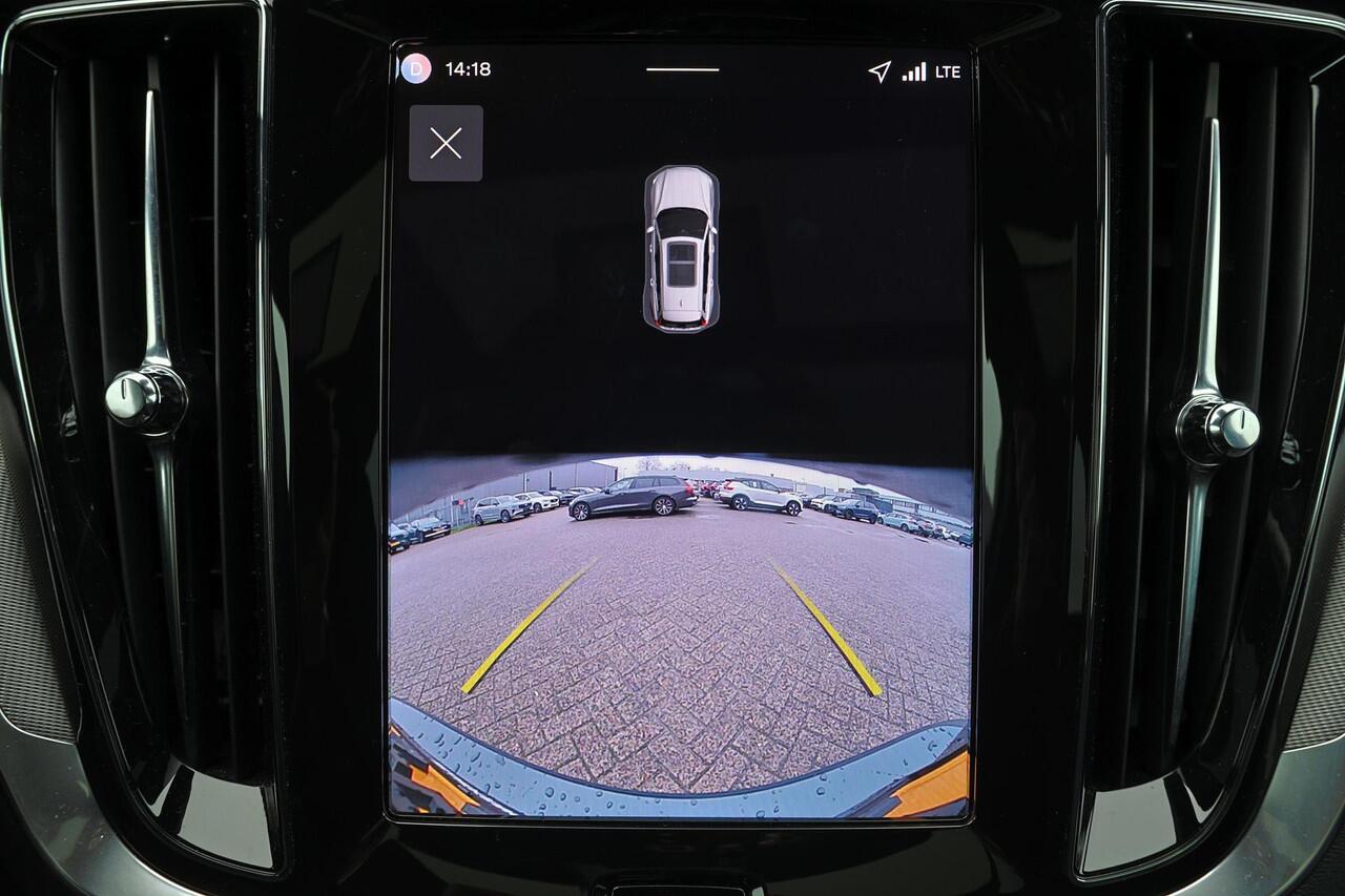 Volvo V60 T6 Recharge AWD Plus Dark Black Edition - Panorama/schuifdak - IntelliSafe Assist & Surround - Parkeercamera achter - Verwarmde voorstoelen, stuur & achterbank - Parkeersensoren voor & achter - Elektr. bedienb. voorstoelen met geheugen - Elektr. inklapbar