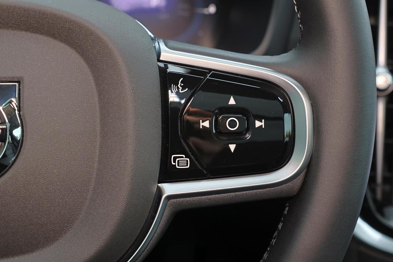 Volvo V60 T6 Recharge AWD Plus Dark - Panorama/schuifdak - IntelliSafe Assist & Surround - Harman/Kardon audio - Parkeercamera achter - Verwarmde voorstoelen, stuur & achterbank - Parkeersensoren voor & achter - Elektr. bedienb. voorstoelen met geheugen - Extra get