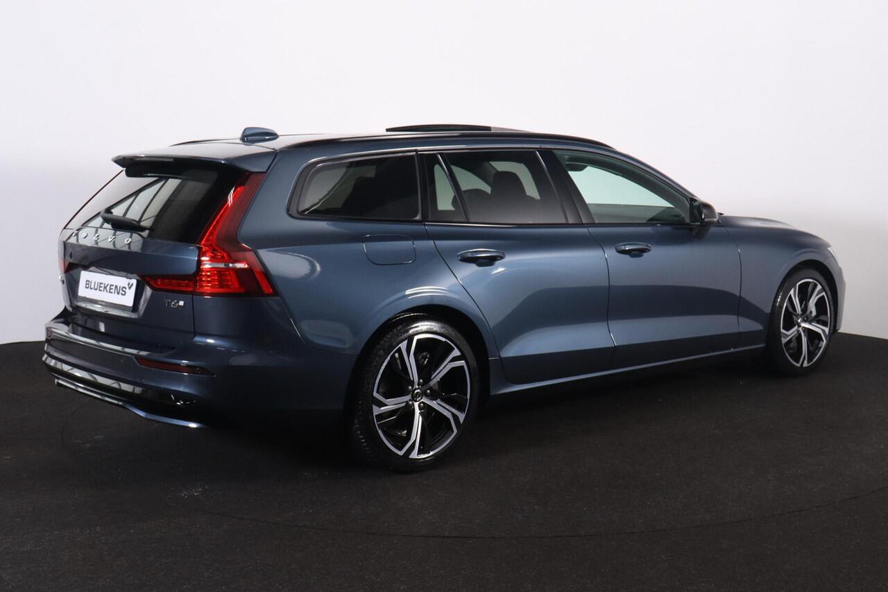 Volvo V60 T6 Recharge AWD Plus Dark - Panorama/schuifdak - IntelliSafe Assist & Surround - Harman/Kardon audio - Parkeercamera achter - Verwarmde voorstoelen, stuur & achterbank - Parkeersensoren voor & achter - Elektr. bedienb. voorstoelen met geheugen - Extra get