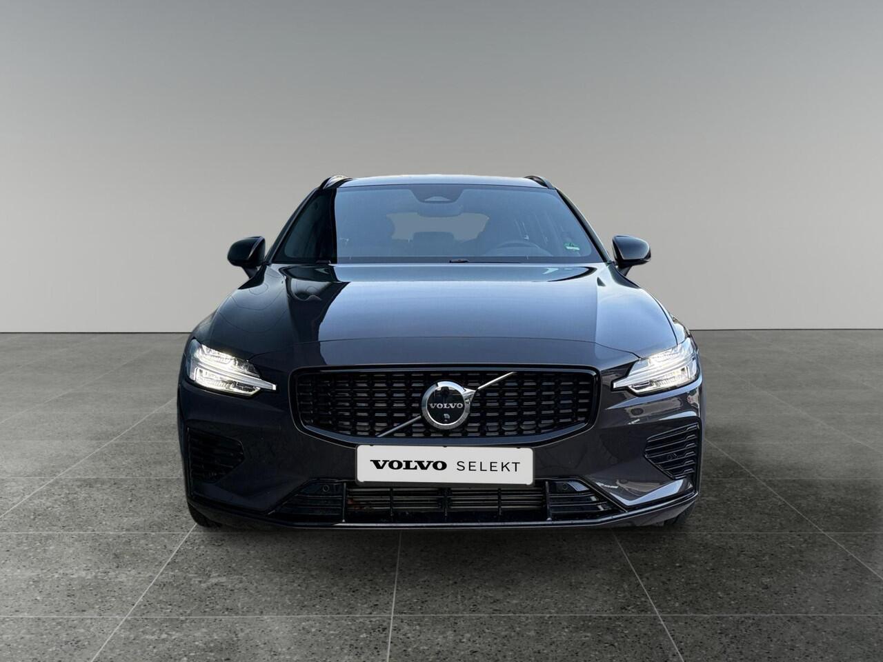 Volvo V60 2.0 T6 Plug-in hybrid AWD Plus Dark | Trekhaak | 360 graden camera | Verwarmde voorruit | Sportstoelen |