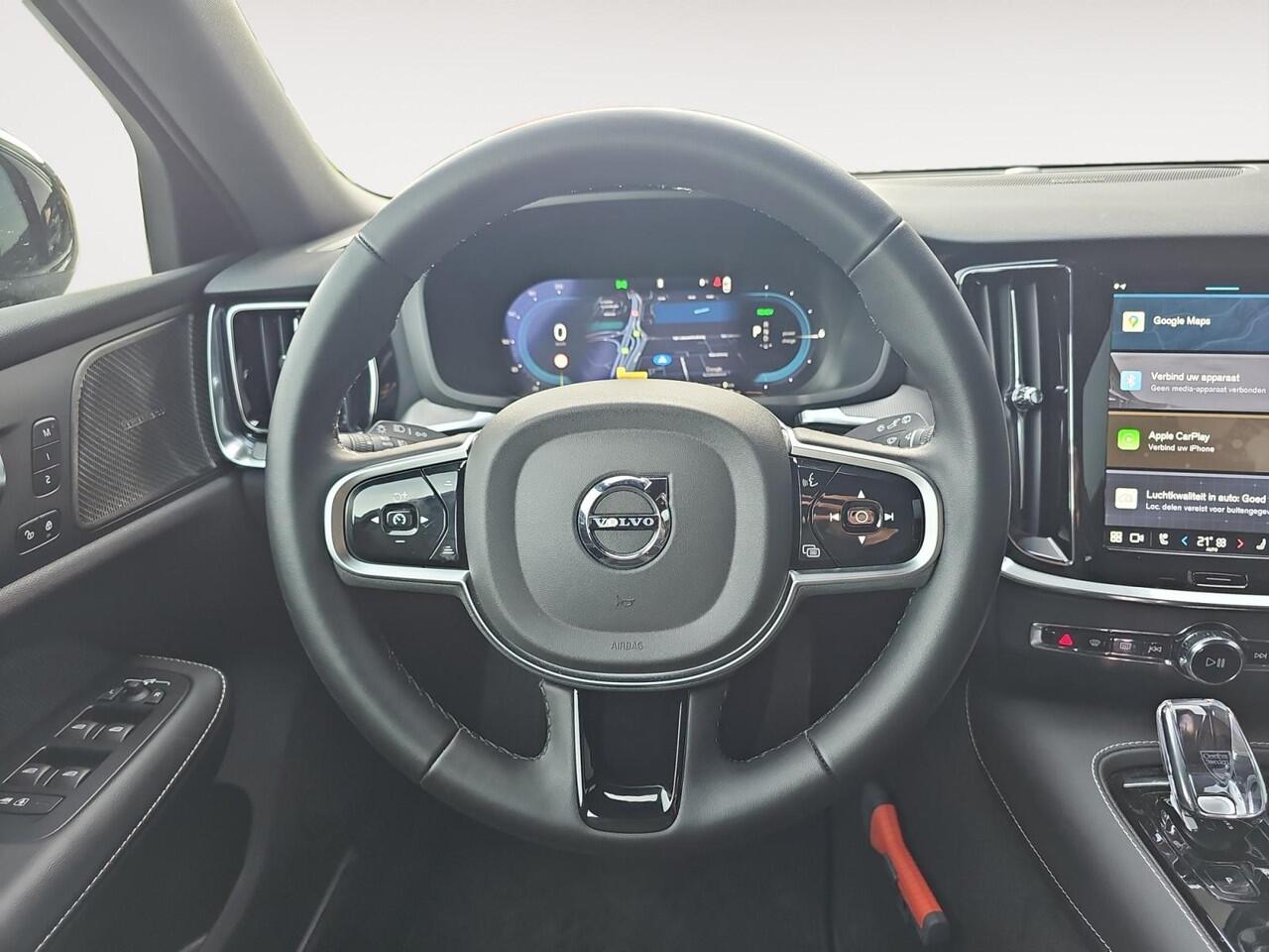 Volvo V60 2.0 T6 Plug-in hybrid AWD Plus Dark | Harman/Kardon audio | Trekhaak | Sportstoelen | 360 graden camera |