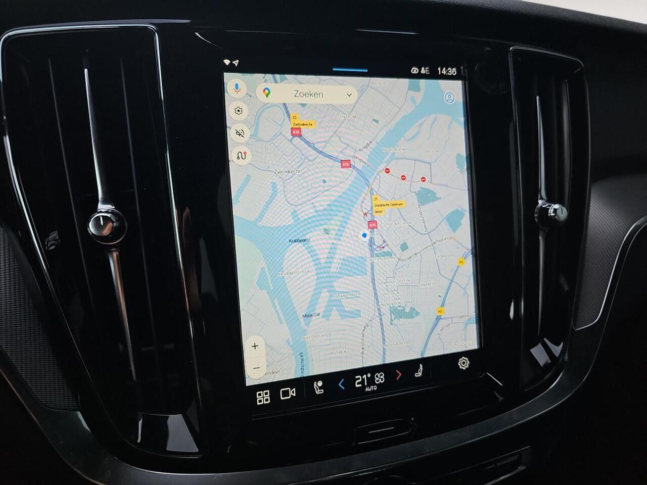 Volvo V60 2.0 T6 Plug-in hybrid AWD Plus Dark | Harman/Kardon audio | Trekhaak | Sportstoelen | 360 graden camera |