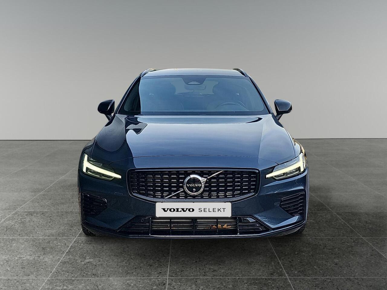 Volvo V60 2.0 T6 Plug-in hybrid AWD Plus Dark | Harman/Kardon audio | Trekhaak | Sportstoelen | 360 graden camera |
