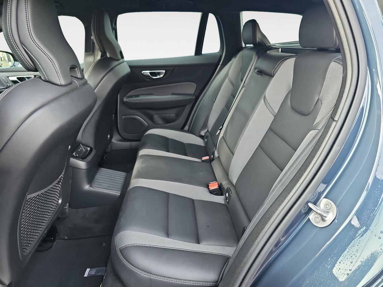 Volvo V60 2.0 T6 Plug-in hybrid AWD Plus Dark | Harman/Kardon audio | Trekhaak | Sportstoelen | 360 graden camera |