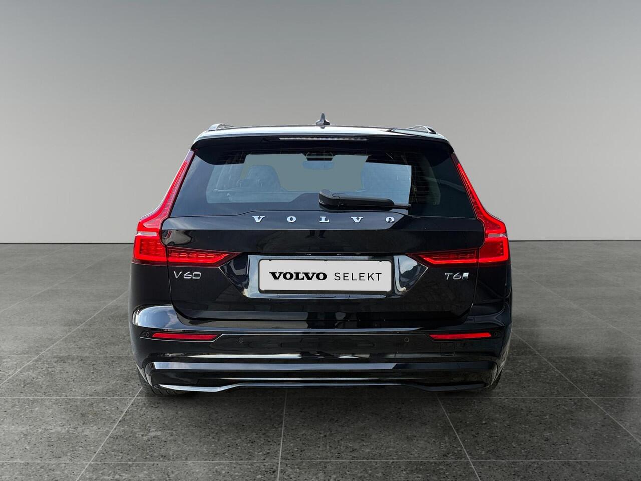 Volvo V60 2.0 T6 Plug-in hybrid AWD Plus Dark | Trekhaak | Verwarmde voorruit | 360 graden camera | Harman/Kardon |