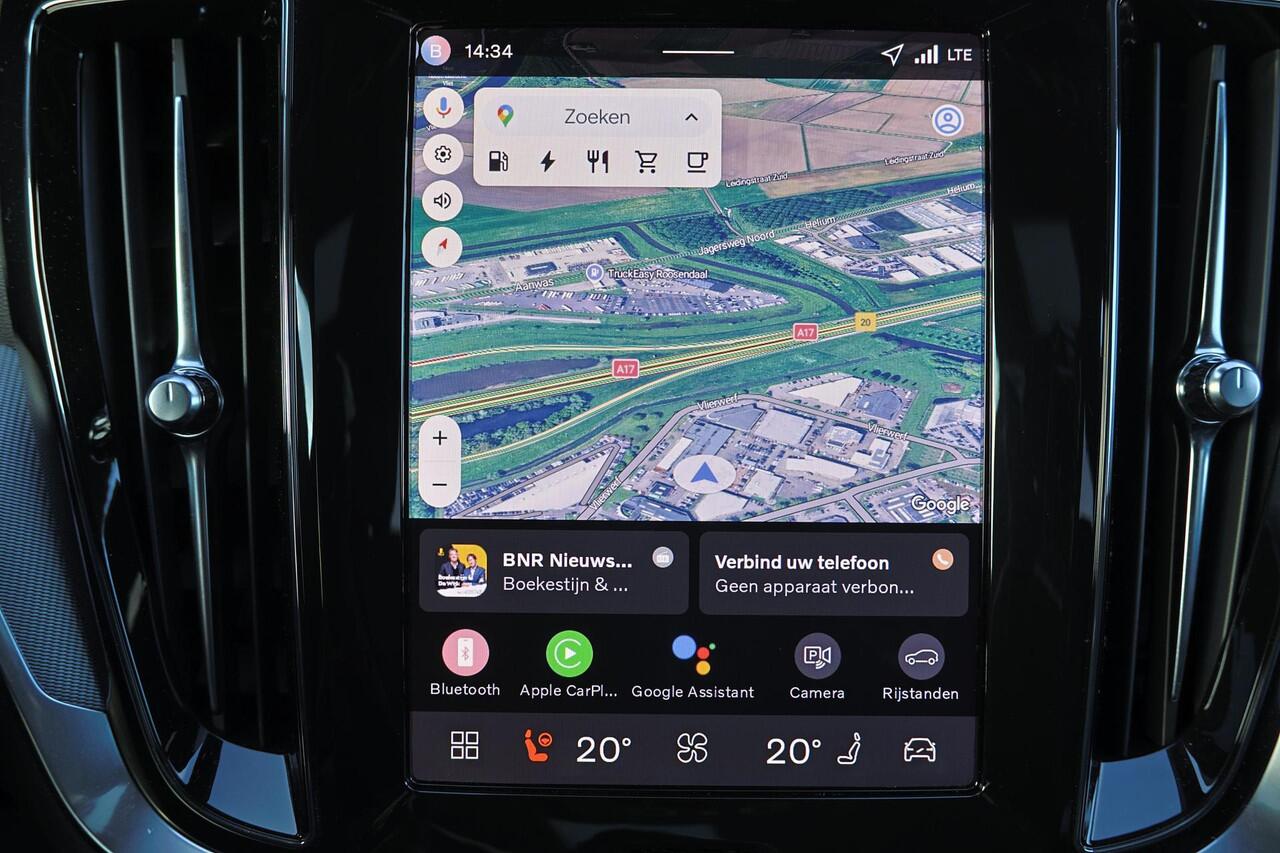 Volvo V60 T6 Recharge AWD Essential - IntelliSafe Assist & Surround - Parkeercamera achter - Verwarmde voorstoelen, stuur & achterbank - Parkeersensoren voor & achter - Extra getint glas - 18' LMV