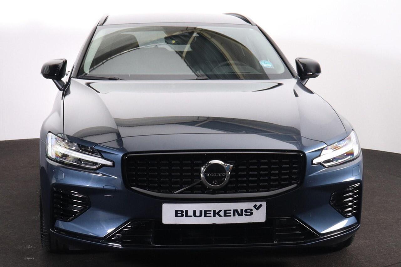 Volvo V60 T6 Recharge AWD Plus Dark - IntelliSafe Assist & Surround - 360º Camera - Harman/Kardon audio - Adaptieve LED koplampen - Verwarmde voorstoelen, stuur & achterbank - Parkeersensoren voor & achter - Elektr. bedienb. voorstoelen met geheugen - Head up displ