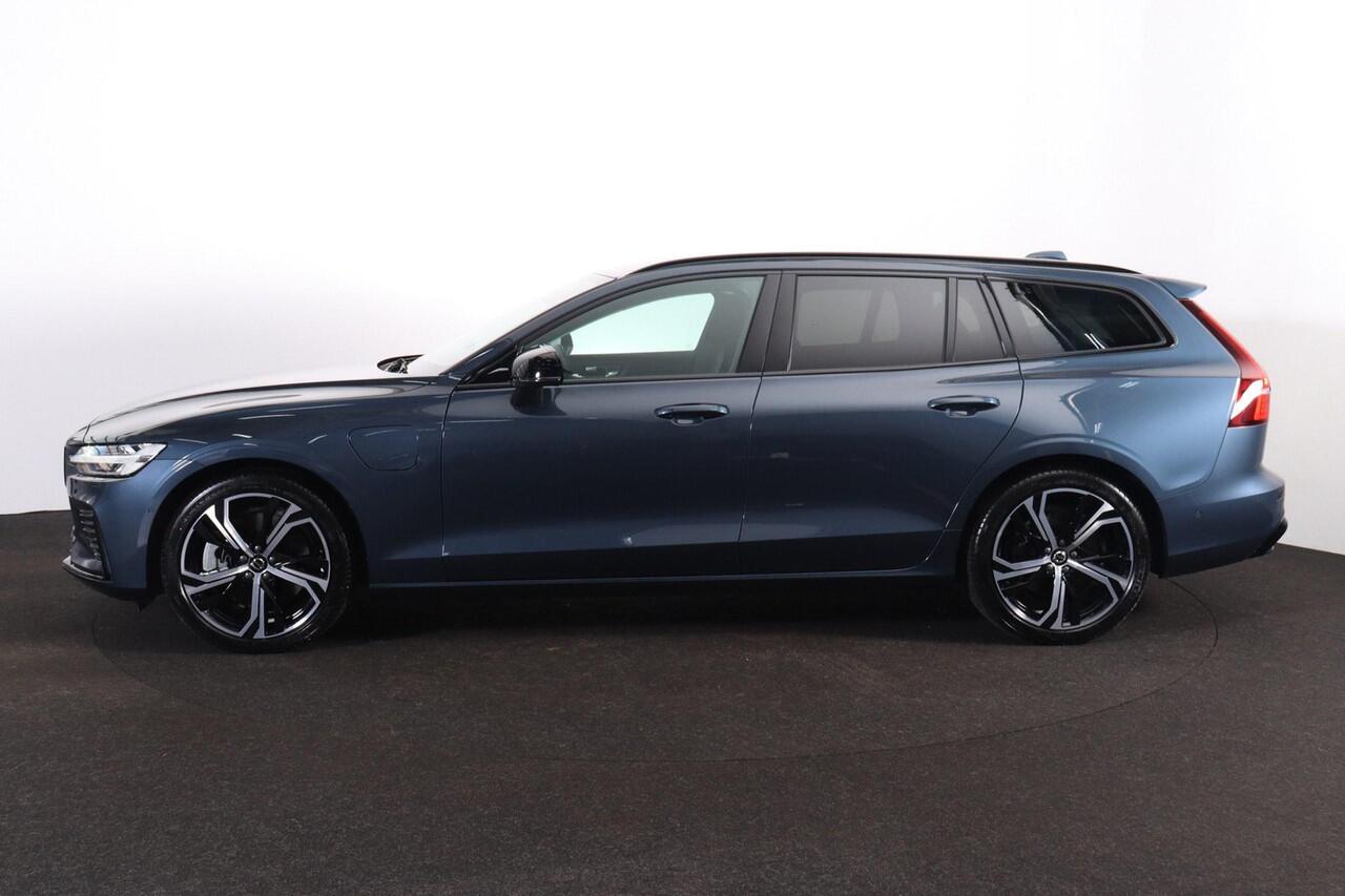 Volvo V60 T6 Recharge AWD Plus Dark - IntelliSafe Assist & Surround - 360º Camera - Harman/Kardon audio - Adaptieve LED koplampen - Verwarmde voorstoelen, stuur & achterbank - Parkeersensoren voor & achter - Elektr. bedienb. voorstoelen met geheugen - Head up displ