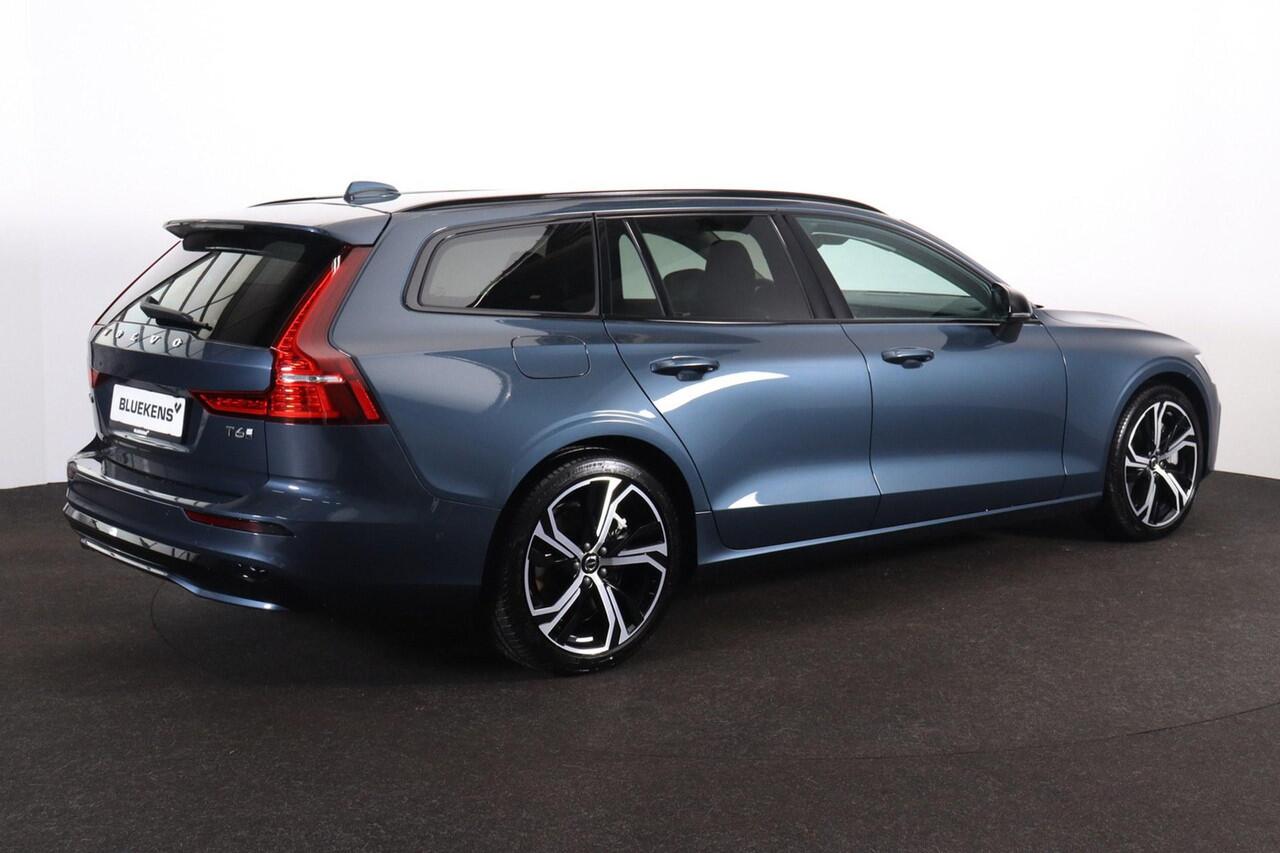 Volvo V60 T6 Recharge AWD Plus Dark - IntelliSafe Assist & Surround - 360º Camera - Harman/Kardon audio - Adaptieve LED koplampen - Verwarmde voorstoelen, stuur & achterbank - Parkeersensoren voor & achter - Elektr. bedienb. voorstoelen met geheugen - Head up displ