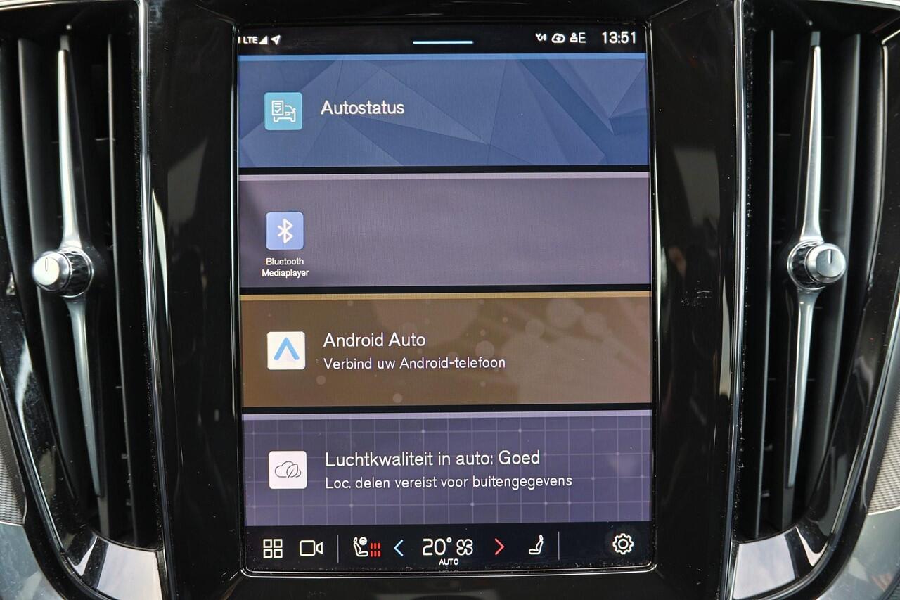 Volvo V60 T6 Recharge AWD Plus Dark - IntelliSafe Assist & Surround - 360º Camera - Harman/Kardon audio - Adaptieve LED koplampen - Verwarmde voorstoelen, stuur & achterbank - Parkeersensoren voor & achter - Elektr. bedienb. voorstoelen met geheugen - Head up displ