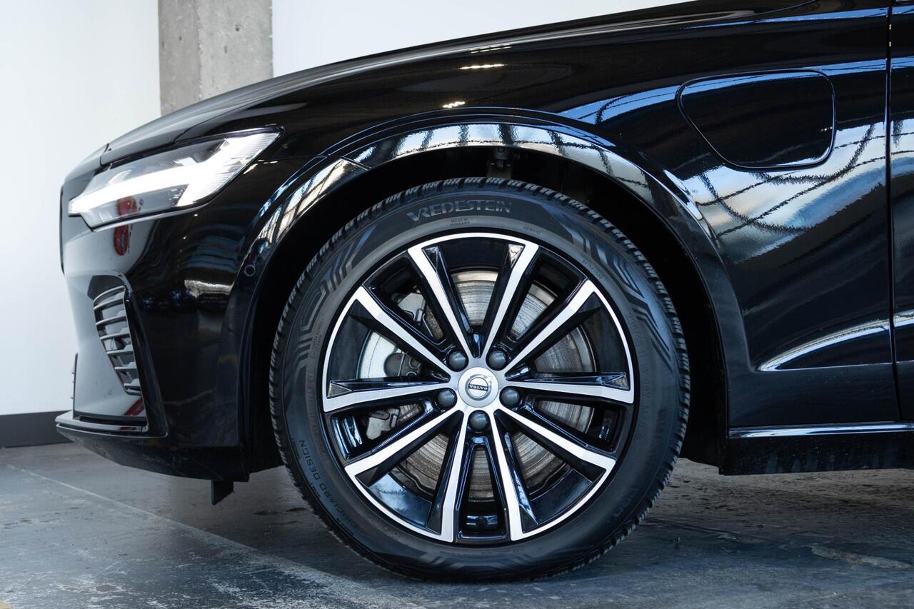 Volvo V60 T6 Plug-in hybrid AWD Plus Dark | Stoelverwarming | 360° parkeercamera | Stoelverwarming | Semi-Electrische wegklapbare trekhaak | Parkeersensoren voor + achter | Google infotainment | Nappa Lederenbekleding