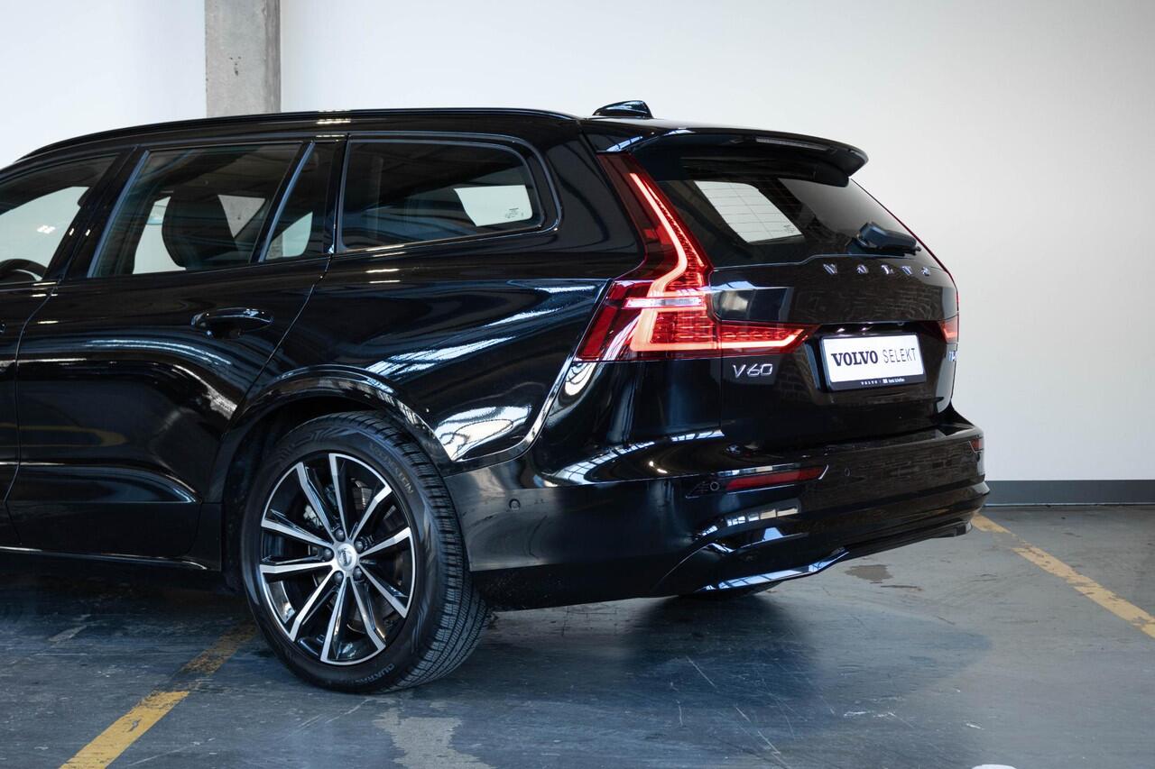 Volvo V60 T6 Plug-in hybrid AWD Plus Dark | Stoelverwarming | 360° parkeercamera | Stoelverwarming | Semi-Electrische wegklapbare trekhaak | Parkeersensoren voor + achter | Google infotainment | Nappa Lederenbekleding