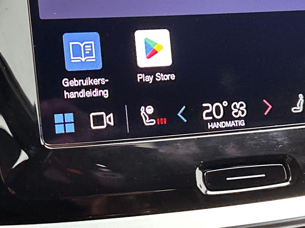 Volvo V60 T6 Recharge AWD Plus Dark - IntelliSafe Assist & Surround - 360º Camera - Harman/Kardon audio - Verwarmde voorstoelen, stuur & achterbank - Parkeersensoren voor & achter - Elektr. bedienb. voorstoelen met geheugen - Elektr. inklapbare trekhaak - 18' LMV