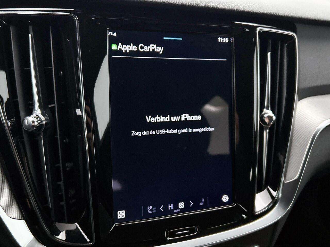 Volvo V60 T6 Recharge AWD Plus Dark - IntelliSafe Assist & Surround - 360º Camera - Harman/Kardon audio - Verwarmde voorstoelen, stuur & achterbank - Parkeersensoren voor & achter - Elektr. bedienb. voorstoelen met geheugen - Elektr. inklapbare trekhaak - 18' LMV