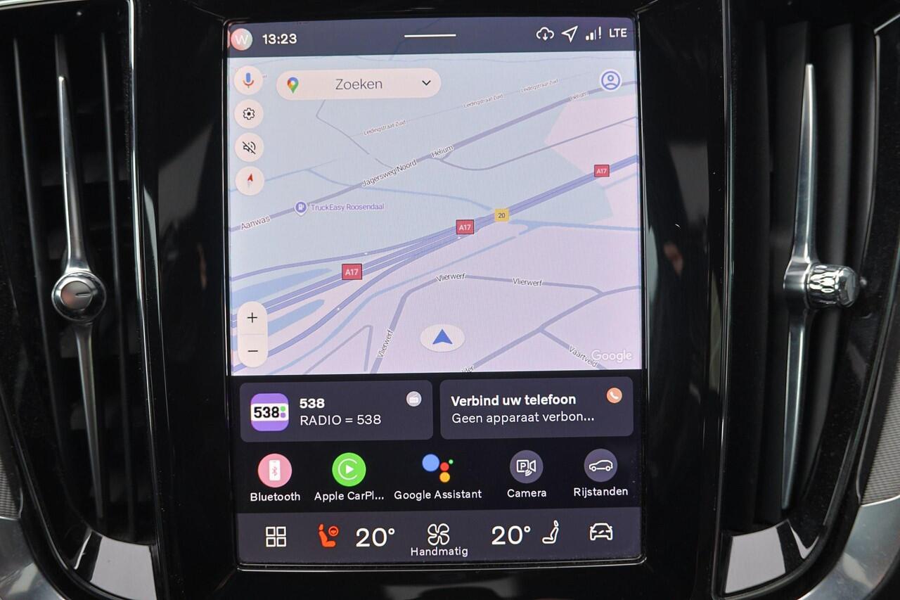 Volvo V60 T6 Recharge AWD Plus Dark - IntelliSafe Assist & Surround - 360º Camera - Harman/Kardon audio - Verwarmde voorstoelen, stuur & achterbank - Parkeersensoren voor & achter - Elektr. bedienb. voorstoelen met geheugen - Elektr. inklapbare trekhaak - 18' LMV