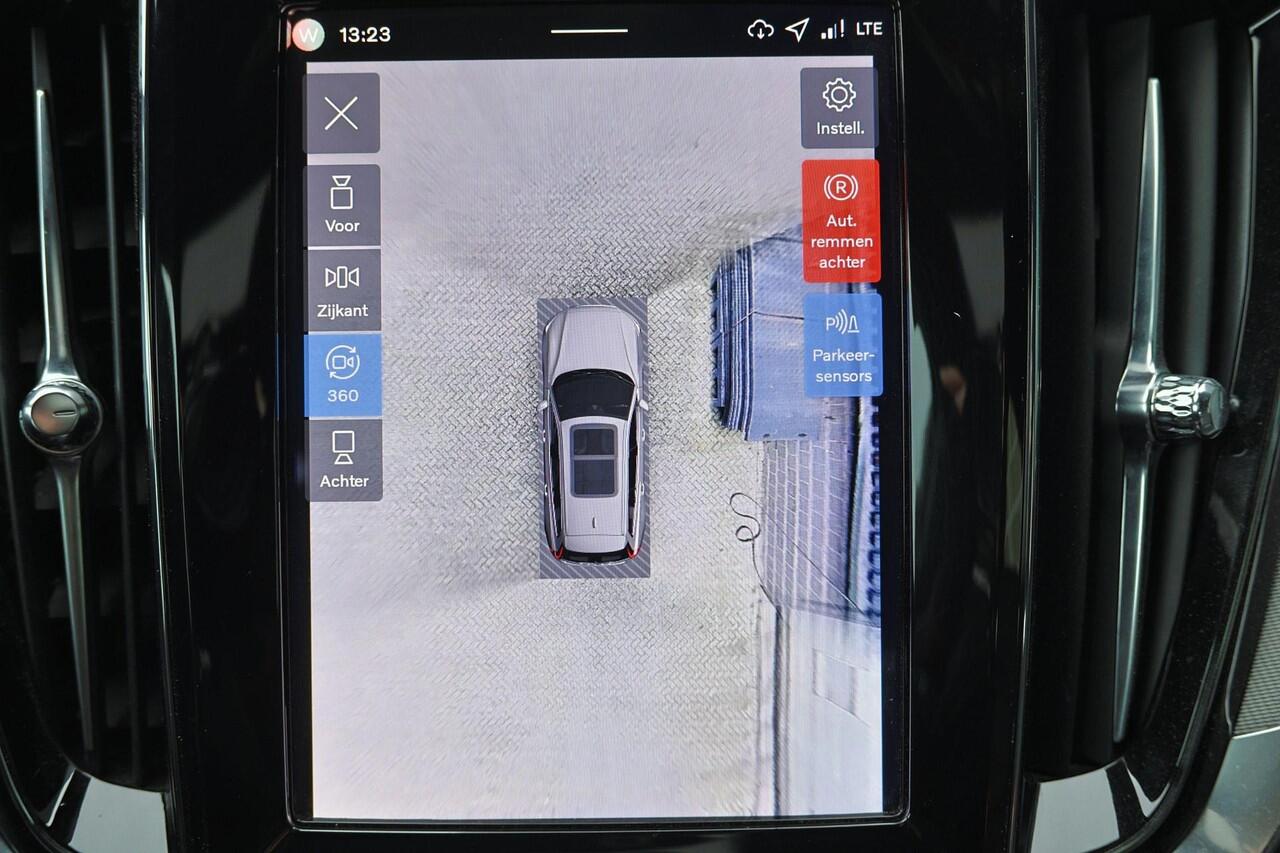 Volvo V60 T6 Recharge AWD Plus Dark - IntelliSafe Assist & Surround - 360º Camera - Harman/Kardon audio - Verwarmde voorstoelen, stuur & achterbank - Parkeersensoren voor & achter - Elektr. bedienb. voorstoelen met geheugen - Elektr. inklapbare trekhaak - 18' LMV