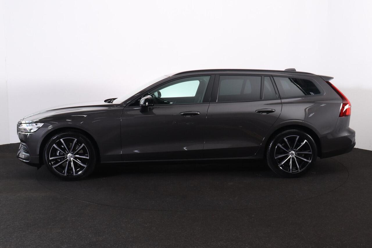 Volvo V60 B4 Essential Edition - IntelliSafe Assist & Surround - Parkeercamera achter - Verwarmde voorstoelen, stuur & achterbank - Parkeersensoren achter - Draadloze tel. lader - Extra getint glas - 17' LMV