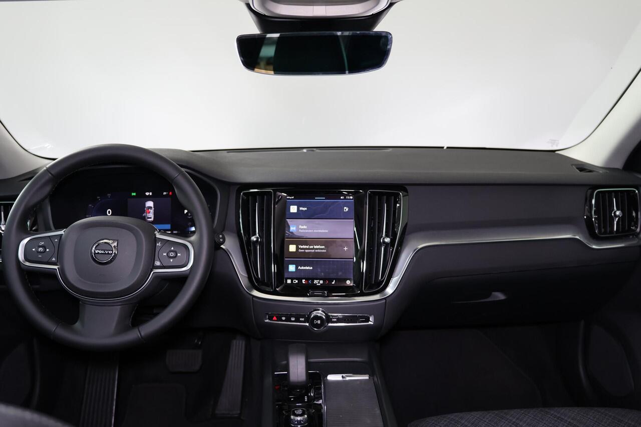 Volvo V60 B4 Essential Edition - IntelliSafe Assist & Surround - Parkeercamera achter - Verwarmde voorstoelen, stuur & achterbank - Parkeersensoren achter - Draadloze tel. lader - Extra getint glas - 17' LMV