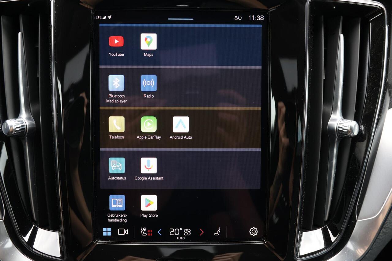 Volvo V60 B4 Essential Edition - IntelliSafe Assist & Surround - Parkeercamera achter - Verwarmde voorstoelen, stuur & achterbank - Parkeersensoren achter - Draadloze tel. lader - Extra getint glas - 17' LMV