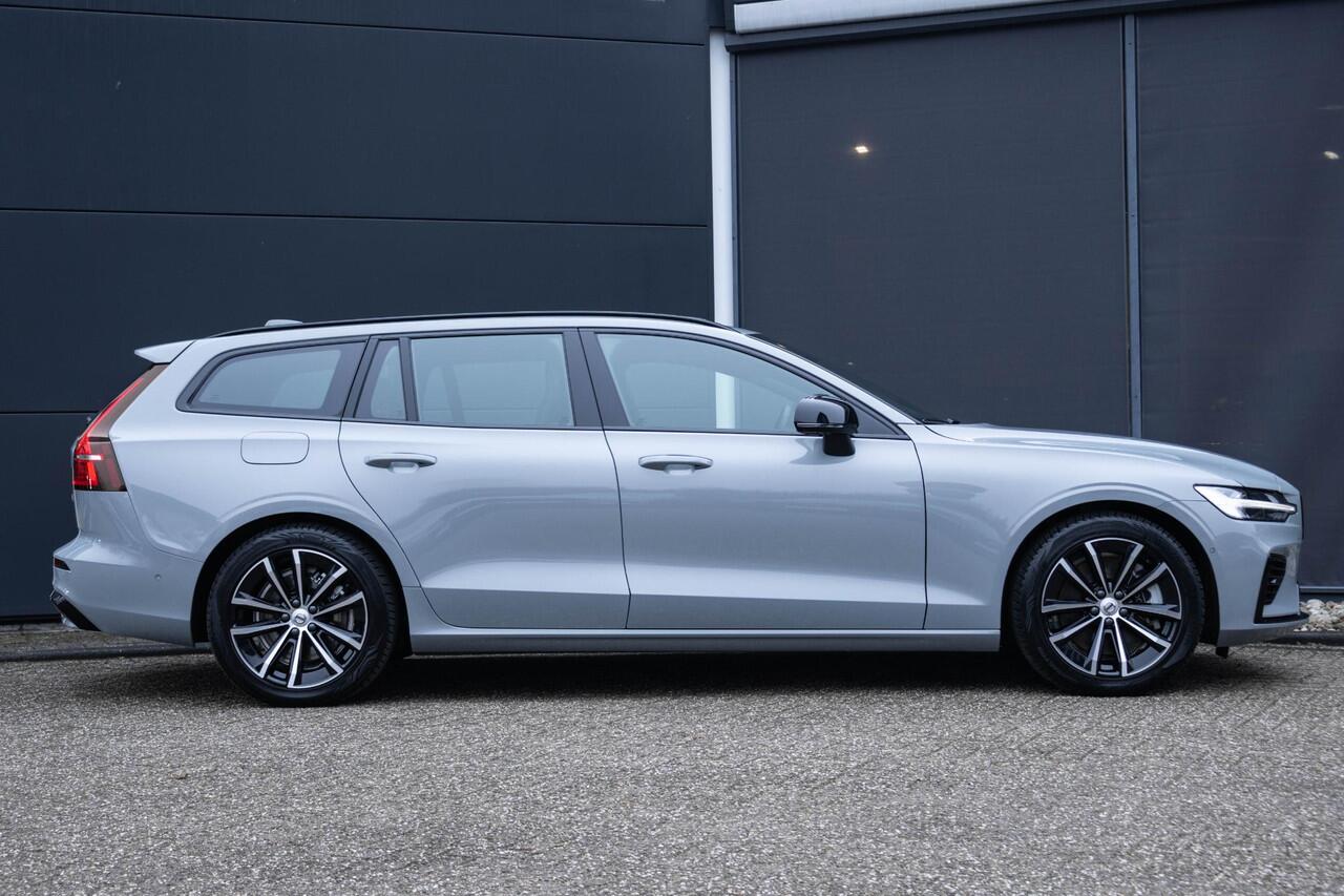 Volvo V60 T6 Plug-in hybrid AWD Plus Dark | Trekhaak | Verwarmbare voorstoelen+stuurwiel+achterbank | Rondom zichtcamera | Premium audio by Harman Kardon | Verwarmbare voorruit | 18 inch Lichtmetalen velgen