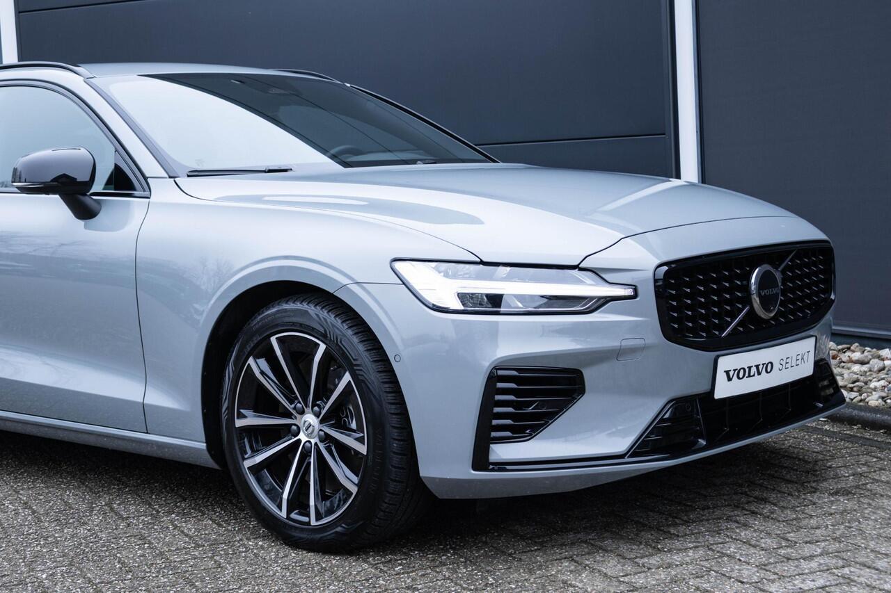 Volvo V60 T6 Plug-in hybrid AWD Plus Dark | Trekhaak | Verwarmbare voorstoelen+stuurwiel+achterbank | Rondom zichtcamera | Premium audio by Harman Kardon | Verwarmbare voorruit | 18 inch Lichtmetalen velgen