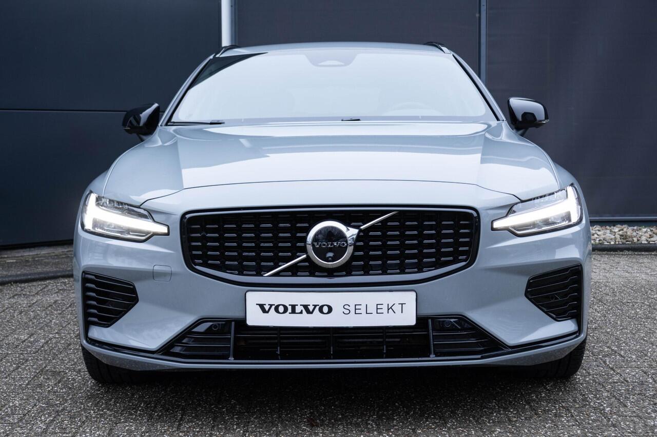 Volvo V60 T6 Plug-in hybrid AWD Plus Dark | Trekhaak | Verwarmbare voorstoelen+stuurwiel+achterbank | Rondom zichtcamera | Premium audio by Harman Kardon | Verwarmbare voorruit | 18 inch Lichtmetalen velgen