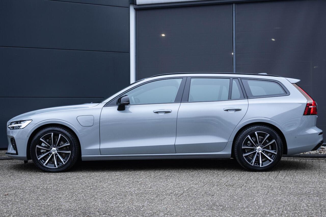 Volvo V60 T6 Plug-in hybrid AWD Plus Dark | Trekhaak | Verwarmbare voorstoelen+stuurwiel+achterbank | Rondom zichtcamera | Premium audio by Harman Kardon | Verwarmbare voorruit | 18 inch Lichtmetalen velgen