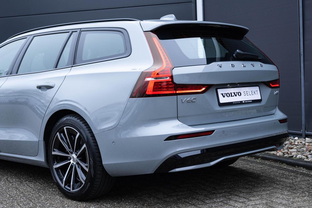 Volvo V60 T6 Plug-in hybrid AWD Plus Dark | Trekhaak | Verwarmbare voorstoelen+stuurwiel+achterbank | Rondom zichtcamera | Premium audio by Harman Kardon | Verwarmbare voorruit | 18 inch Lichtmetalen velgen