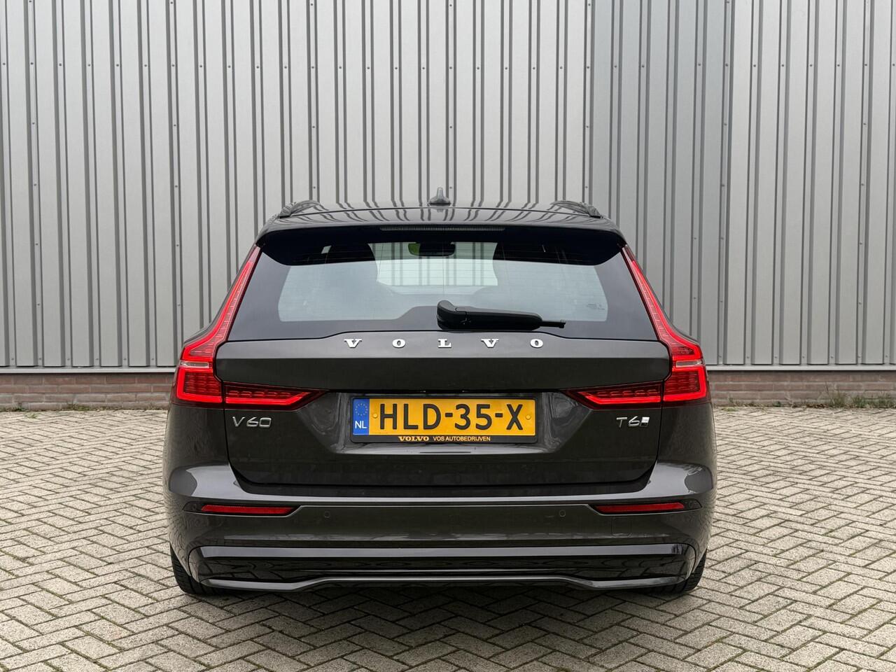 Volvo V60 2.0 T6 Plug-in hybrid AWD Plus Dark l Verwarmbare Voorruit l Trekhaak l 360 camera l
